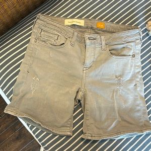 Gray Anthropologie/Pilcro shorts; can be cuffed